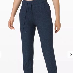 Ready to Rulu High-Rise Jogger Crop Heathered True Navy/Black